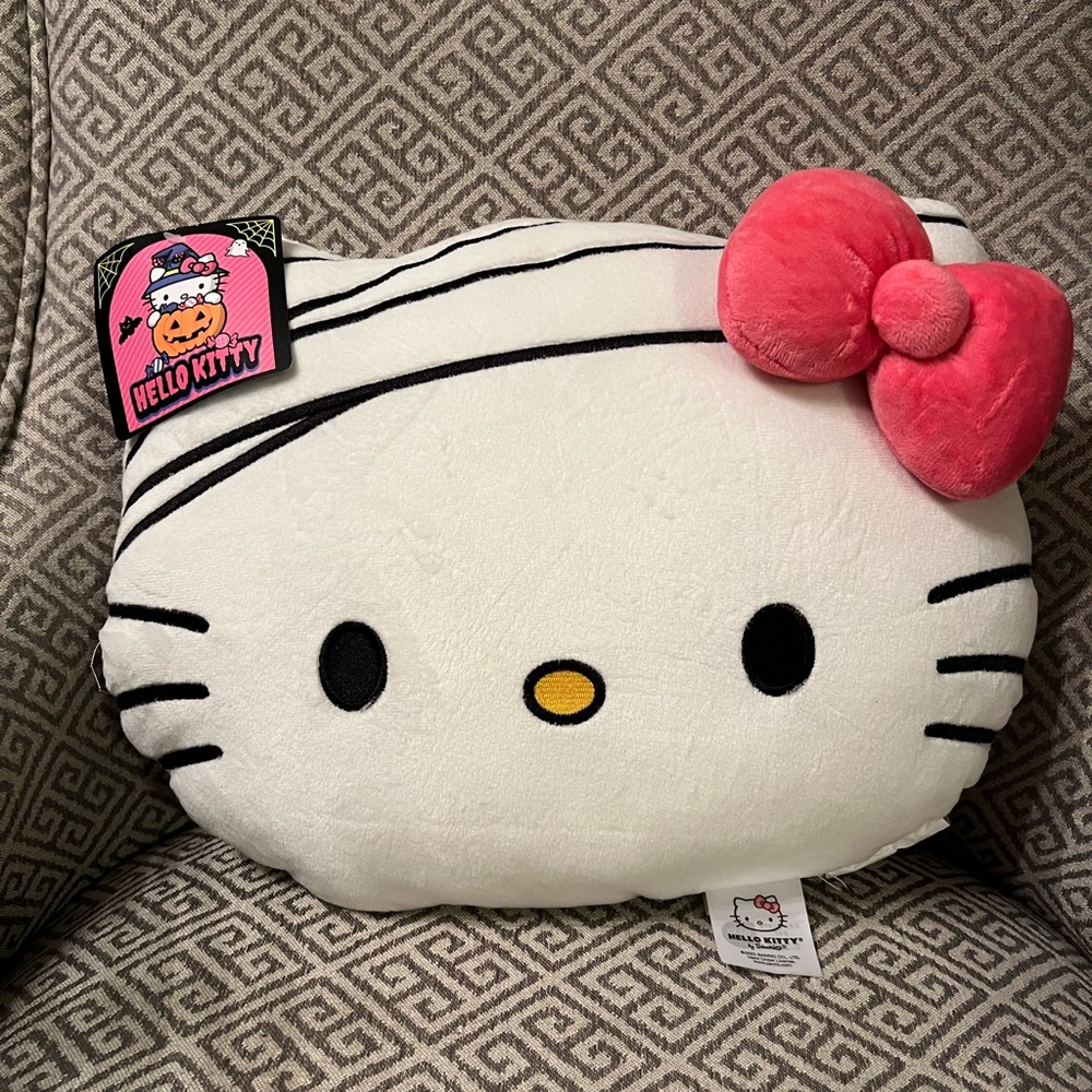 Hello Kitty Halloween Pillow Sanrio with Pink head bow Accent. NEW with Tags.
